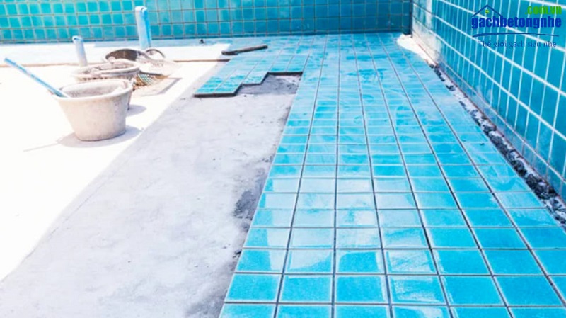 Ưu điểm dán gạch hồ bơi mà bạn nên biết