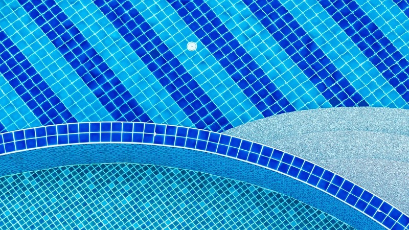 Tìm hiểu về dán gạch hồ bơi