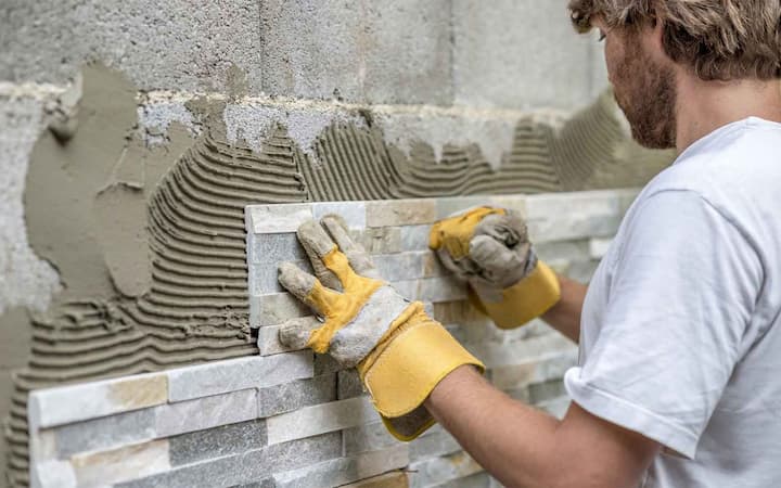 Ưu điểm nổi bật của keo dán gạch ngoài trời